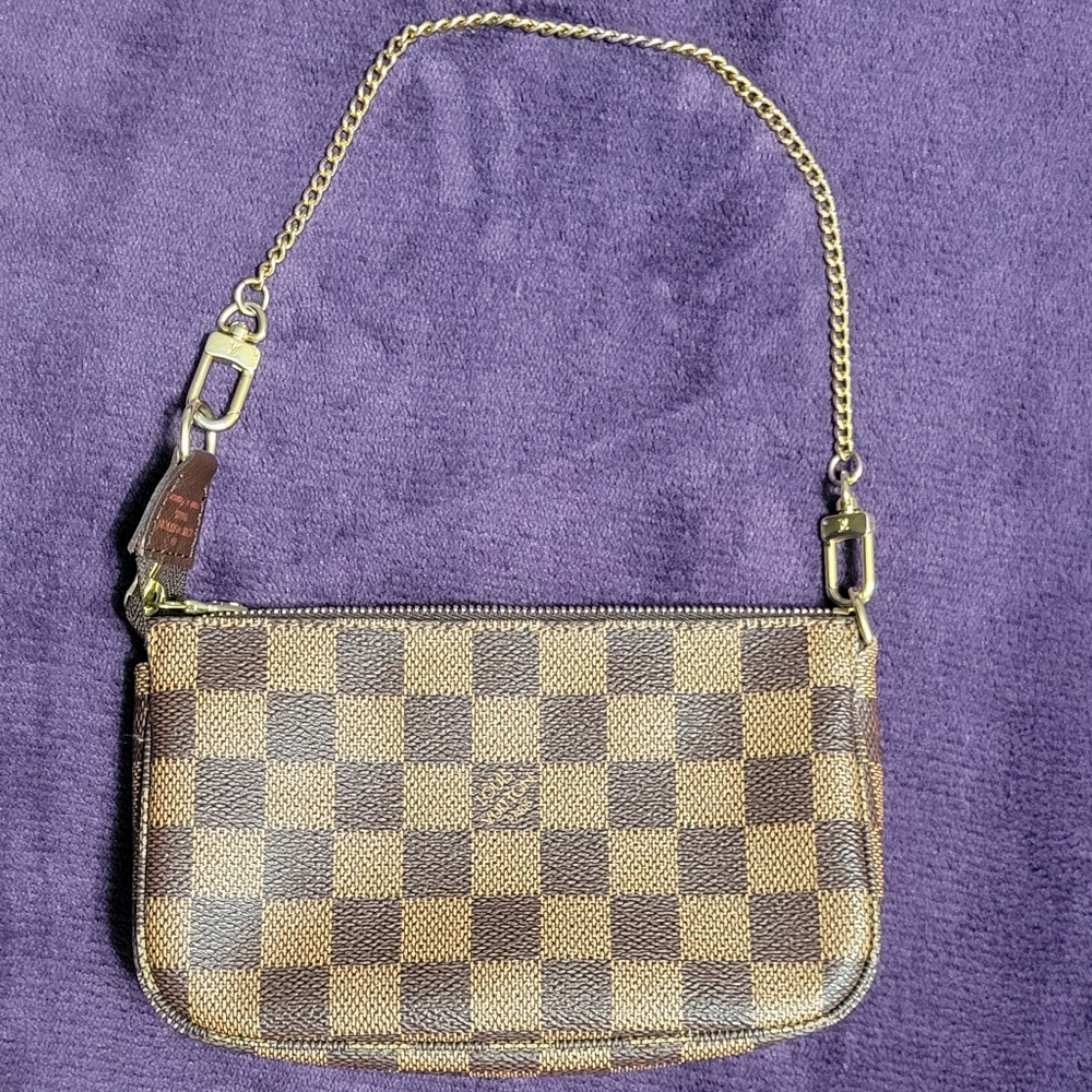 Louis Vuitton Bucket Pochette in Damier Ebene